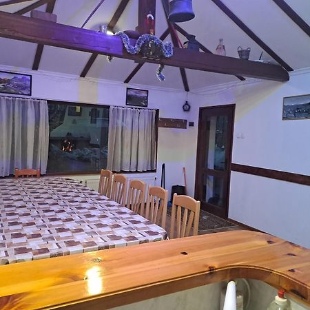 Guest House Lorian Madzhare Bagian luar foto