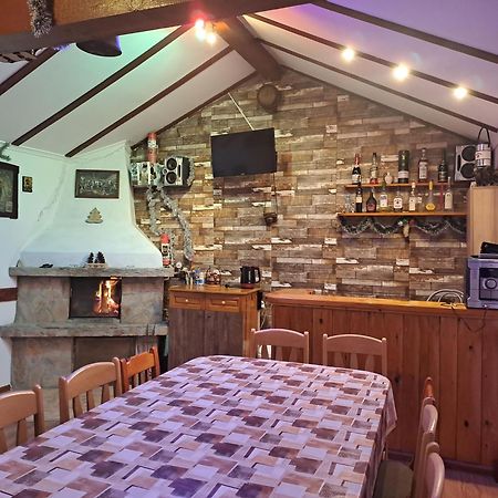 Guest House Lorian Madzhare Bagian luar foto
