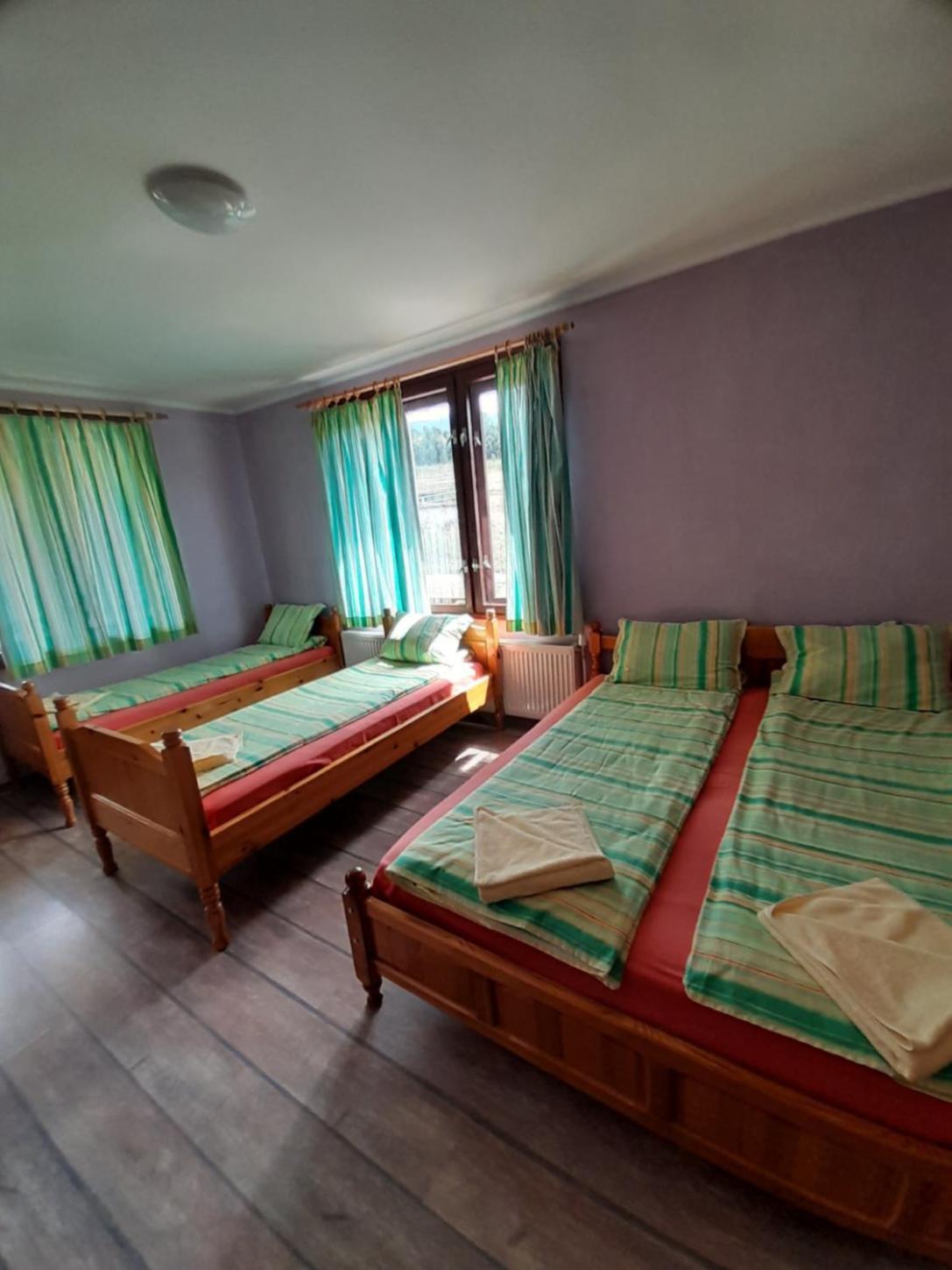 Guest House Lorian Madzhare Bagian luar foto