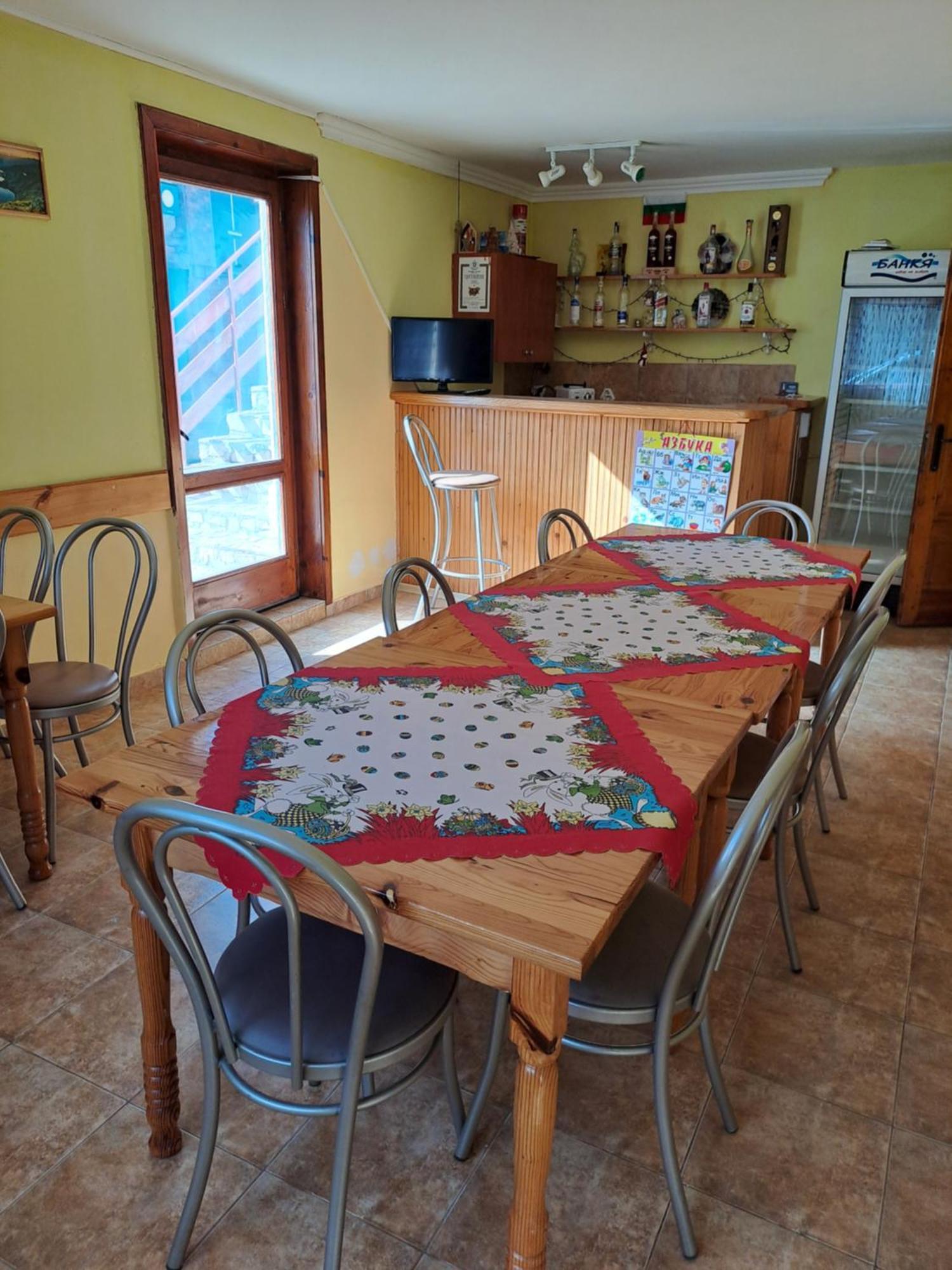 Guest House Lorian Madzhare Bagian luar foto