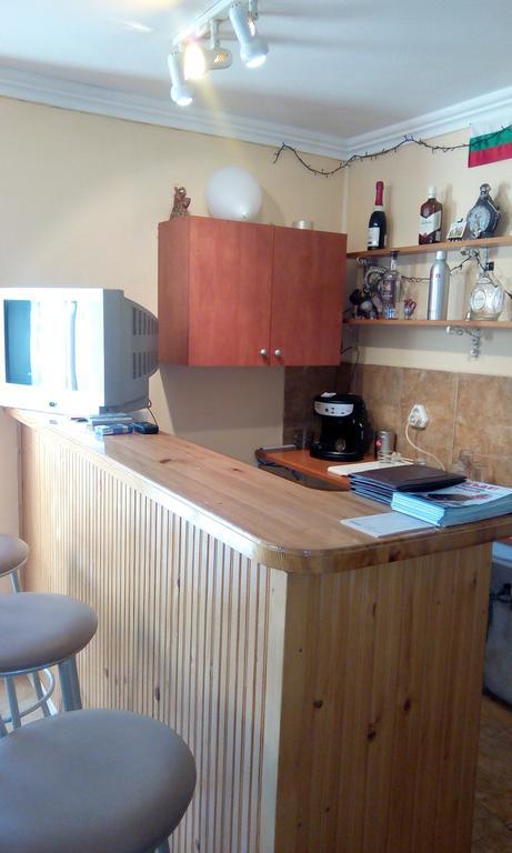 Guest House Lorian Madzhare Bagian luar foto