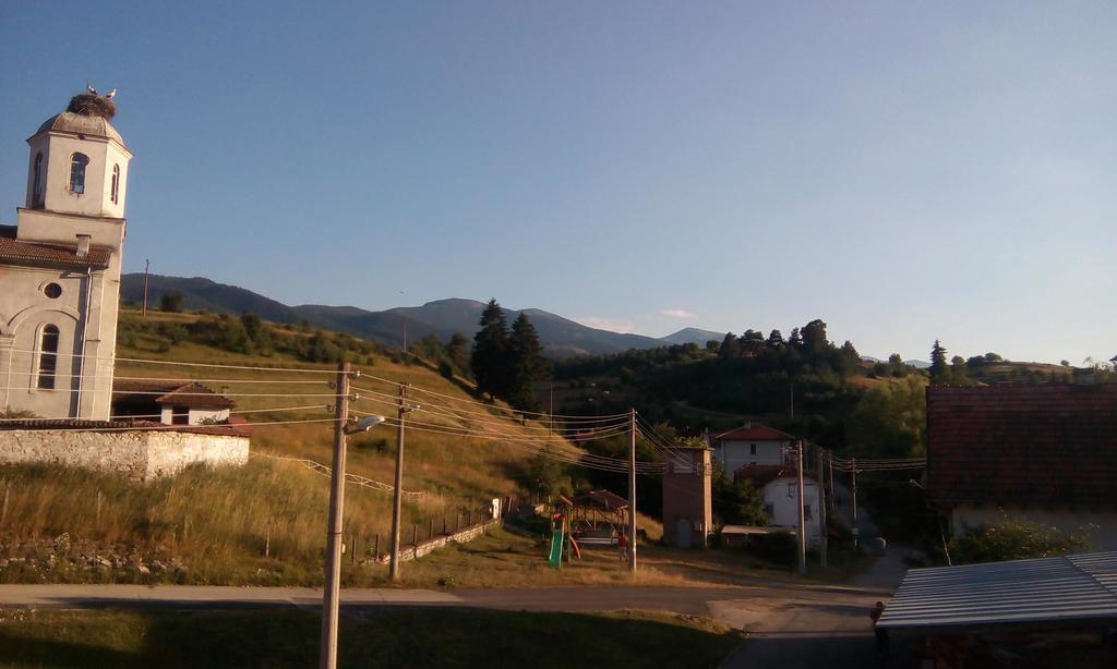 Guest House Lorian Madzhare Bagian luar foto